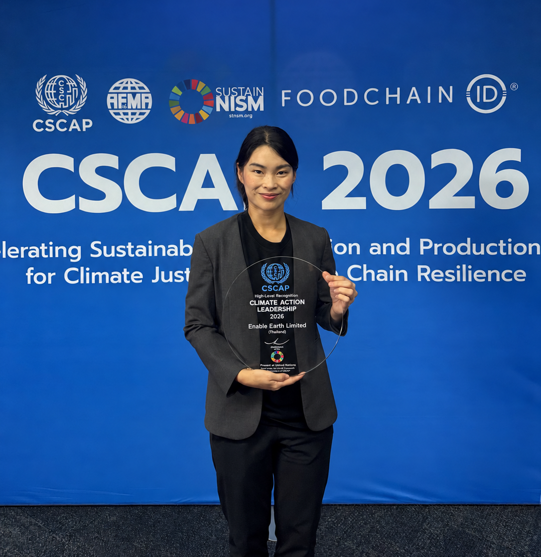 ตัวแทน Enable Earth ถือรางวัล Climate Action Leadership 2026 หน้าฉากงาน CSCAP 2026